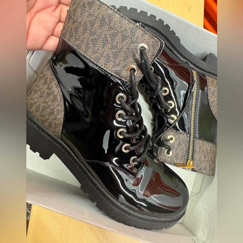 Micheal Kors boots